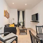 Modern 2 Bedroom Luxury Apartment