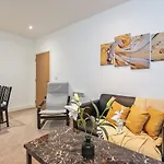 Modern 2 Bedroom Luxury Apartment