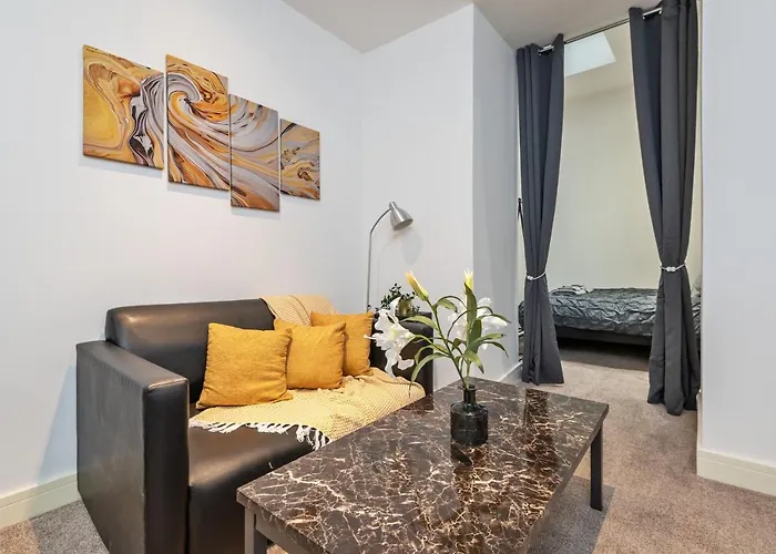 Modern 2 Bedroom Luxury Apartment