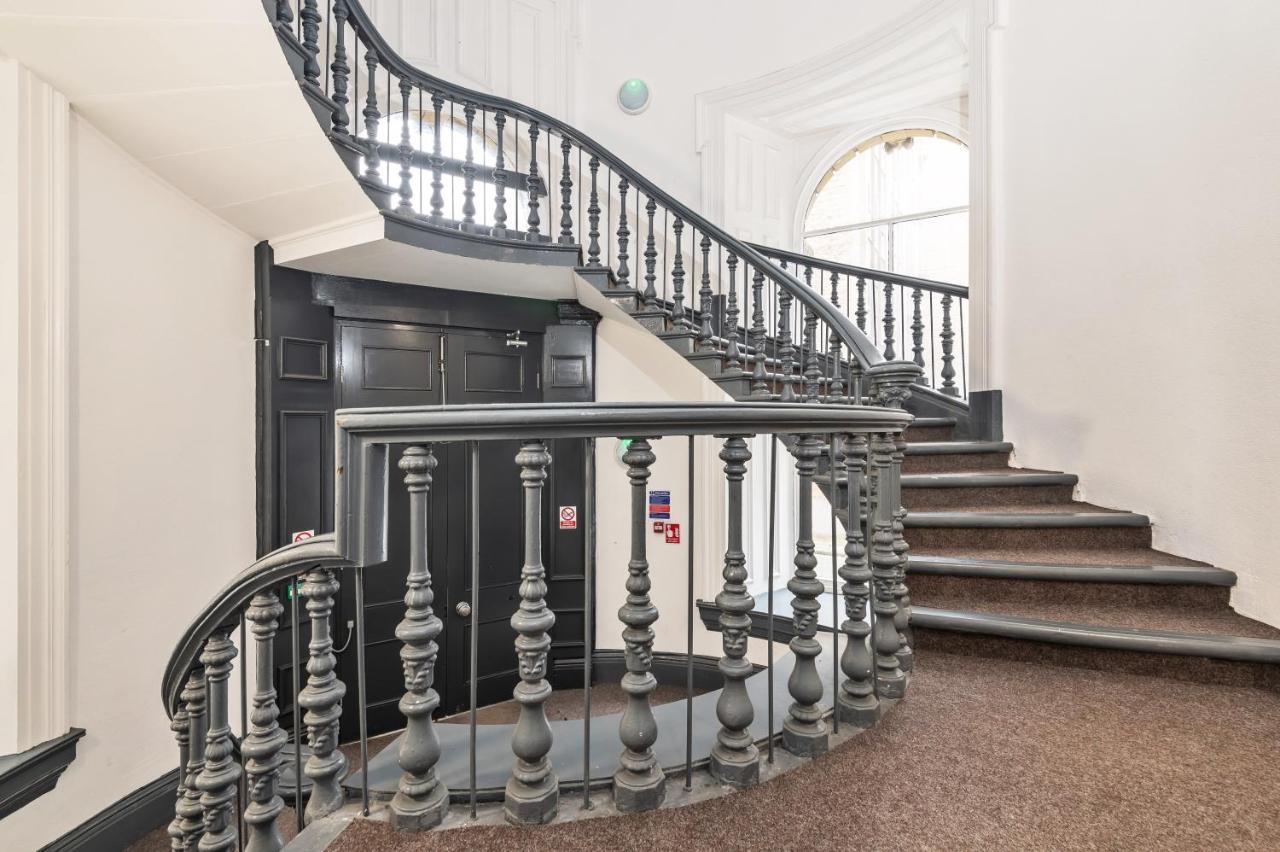 Modern 2 Bedroom Luxury Apartment