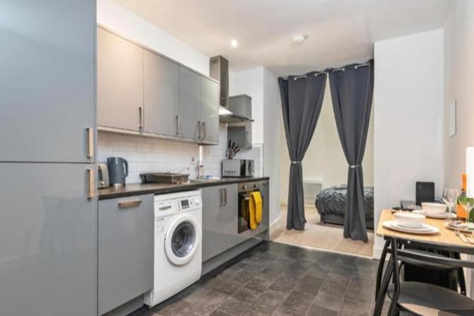 Modern 2 Bedroom Luxury * Bradford (West Yorkshire)